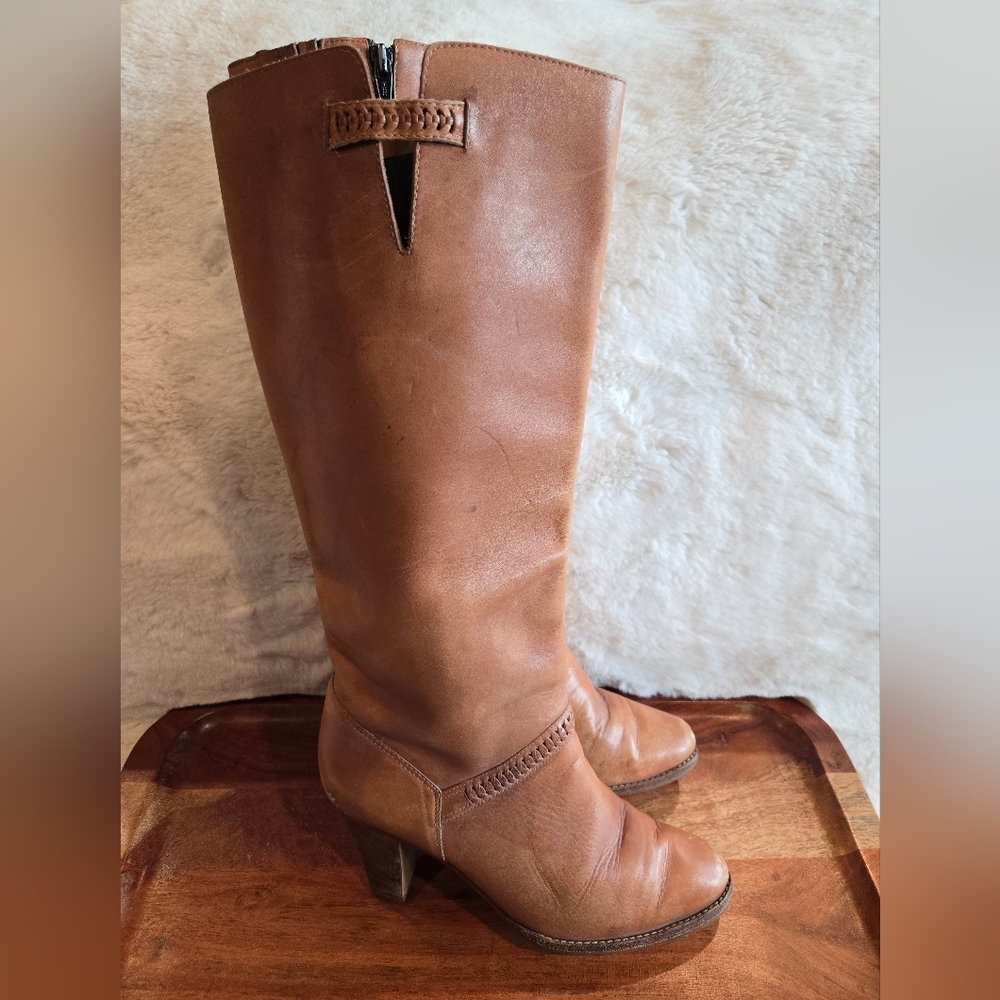 Chic Vintage Tan Leather Heeled Boots